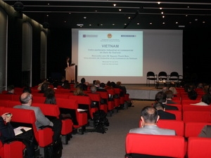 เวียดนามเป็นหุ้นส่วนการค้าและอุตสาหกรรมที่สำคัญของฝรั่งเศสในเอเชียอาคเนย์